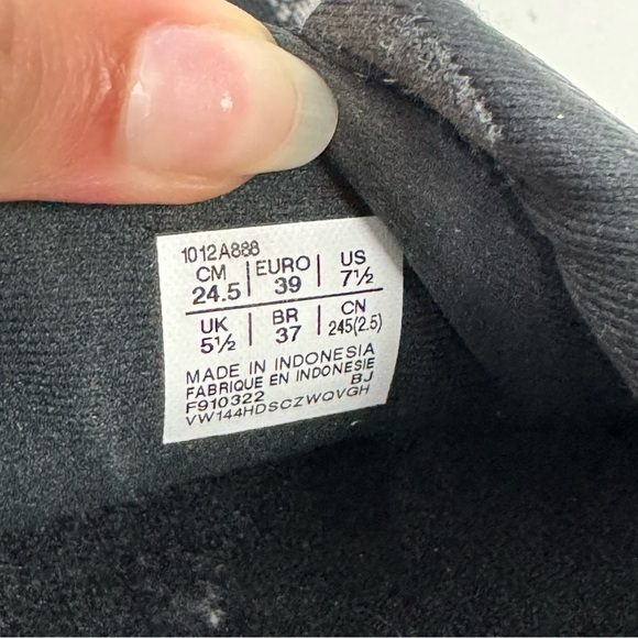 Asics Black & White Gel Cumulus Athletic Running Shoes Active - Picture 7 of 7